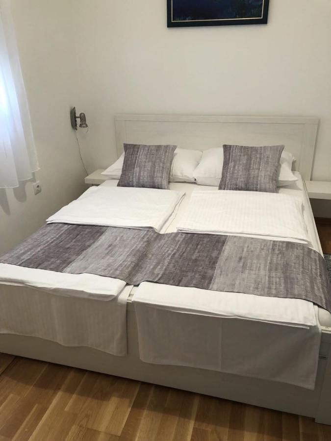 Apartmani Gavran Pirovac Exterior photo
